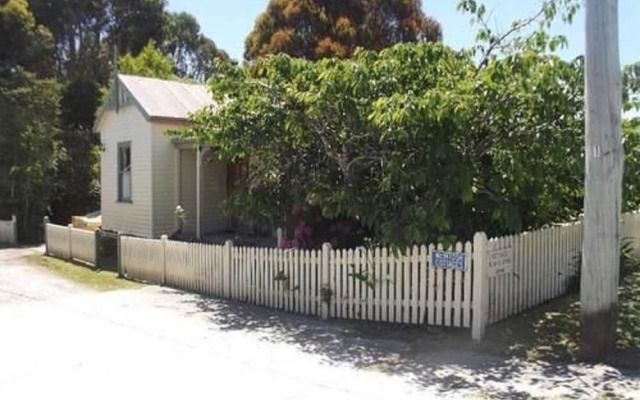 McIntosh Cottages