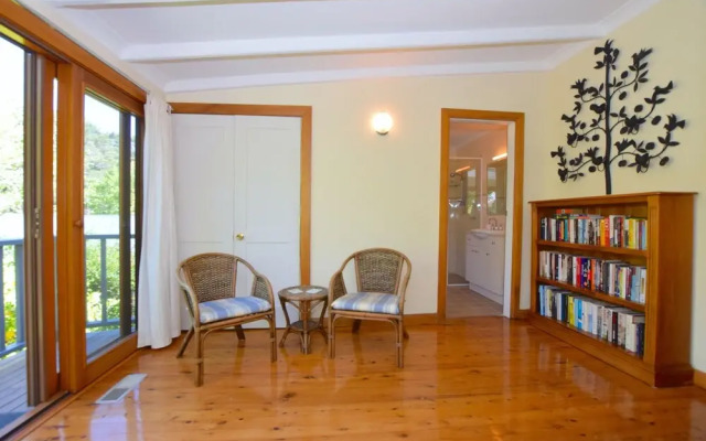 Mintie Cottage on Leura Mall