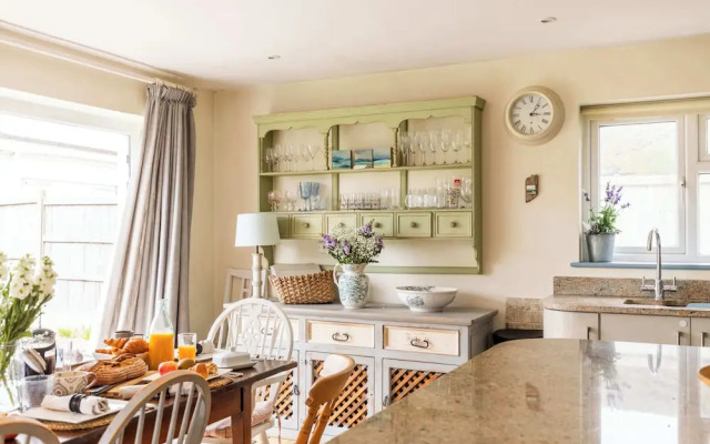 Light-filled Family-friendly Beach House