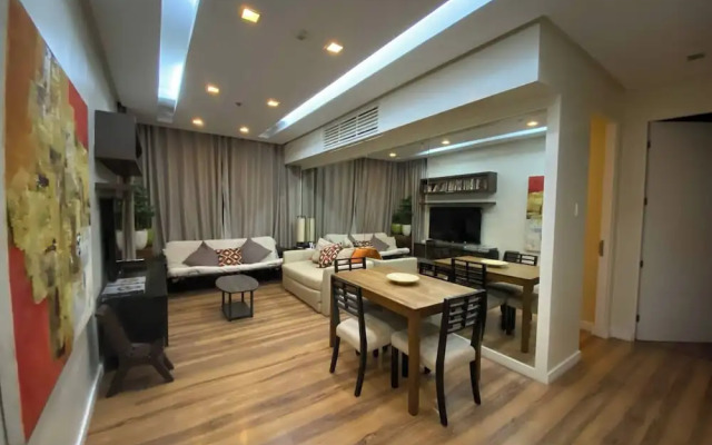 Elegant 2BR Apartment in Upscale Fort BGC Fast Wifi
