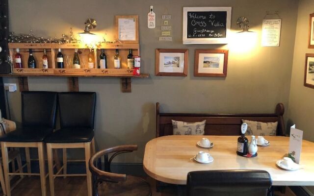 Crossvilla Guest House & Tea Room