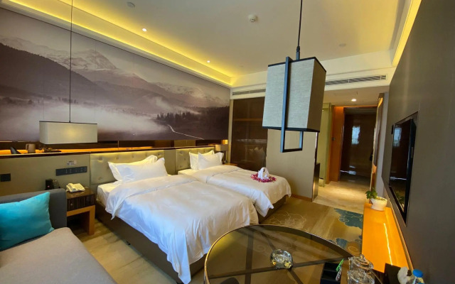 Yili Huacheng Hotel (Liuxing Street)