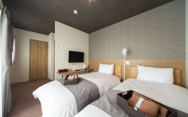 Kamogawa Higashi House