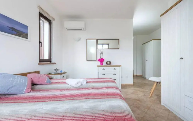 Amazing Detached Villa for 8 Guests Near Stintino