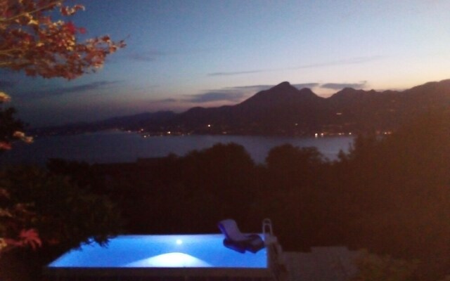 Sunny Villa
