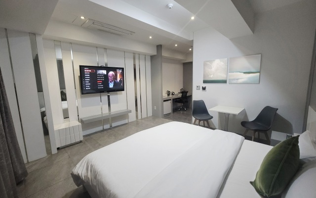 Reve Hotel Suwon