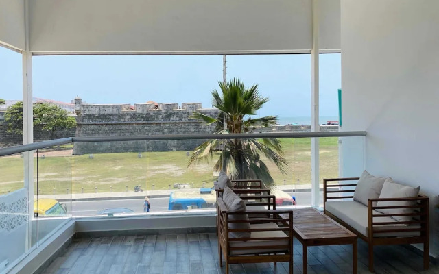 w Lovely 1BR w AC Near Ciudad Amurallada