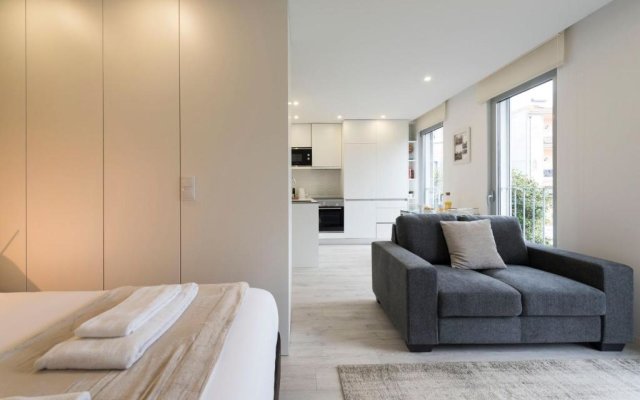 LovelyStay - Modern Loft with Gym & Free Parking minutes away from CBD