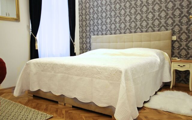 Aurelia Antik Apartments & Rooms