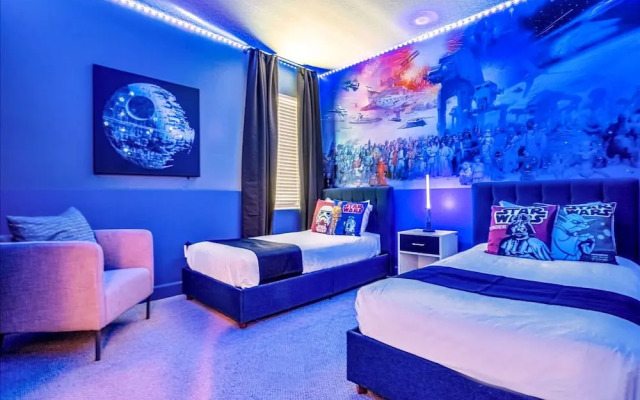 Upstay - Movie Mansion w Cinema-pool Hot Tub-games