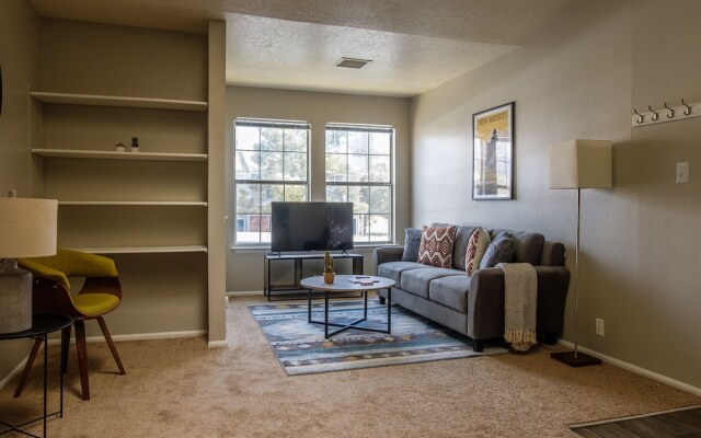 Eastside 1 & 2 BR Apts with balcony by Frontdesk