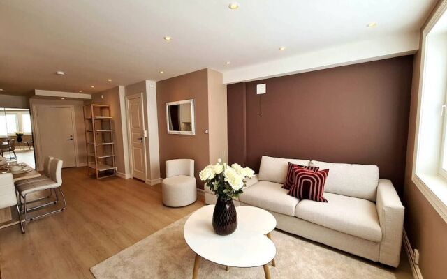 Bright And Modern Apartment Near Center, 85 M2, Fully Equipped, Free Parking