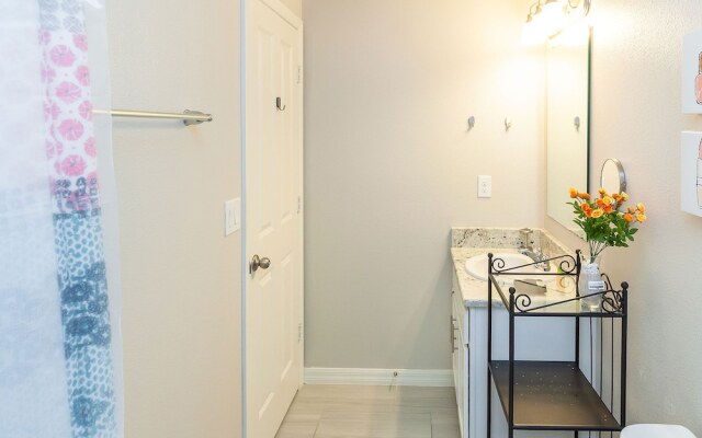 Spacious 4B Family-friendly Townhome Near Disney!