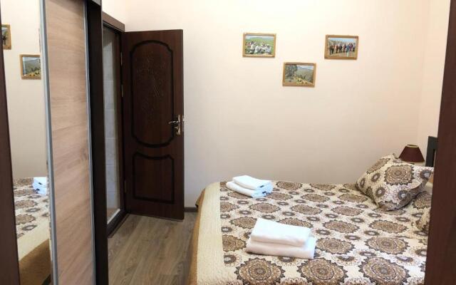 Saroy Guest house