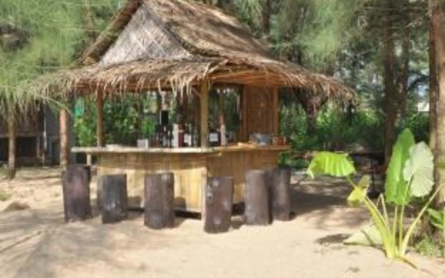 Pranee Beach Bungalows