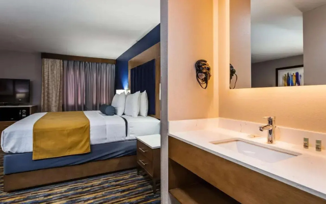 Magnuson Hotel and Suites Lansing