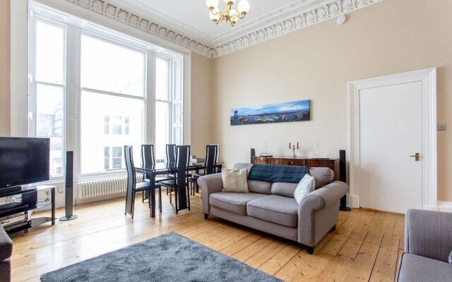Old Town Stylish Apartment - 5 mins walk to Castle