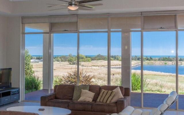 Golfers Paradise (18th Tee) - 52 Huntingdale Drive