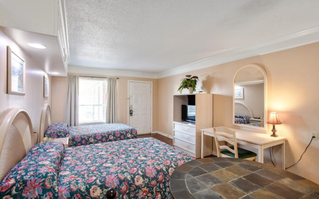 Edgewater Inn