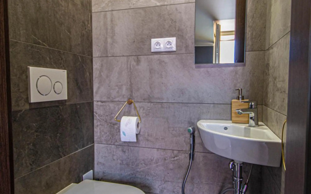 Quite Loft with Balcony and 3 Air Conditioners