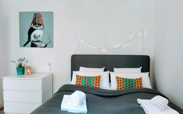 Central 2 Bedroom Flat for Families & Calm Guests