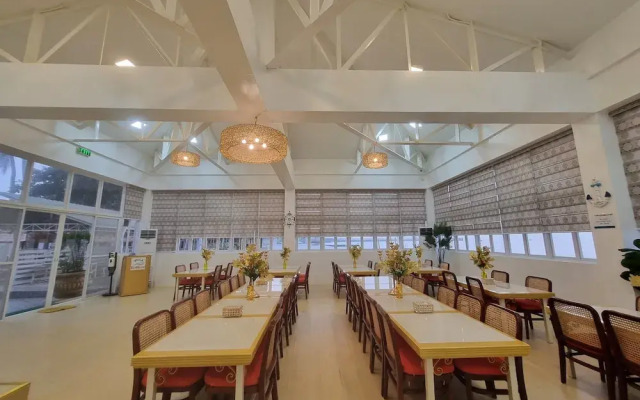 Villa Excellance Beach & Wavepool Resort