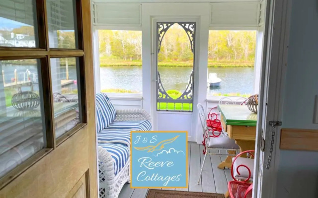 Premier Waterfront Cottage 2