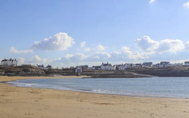 28 Isallt at the Bay