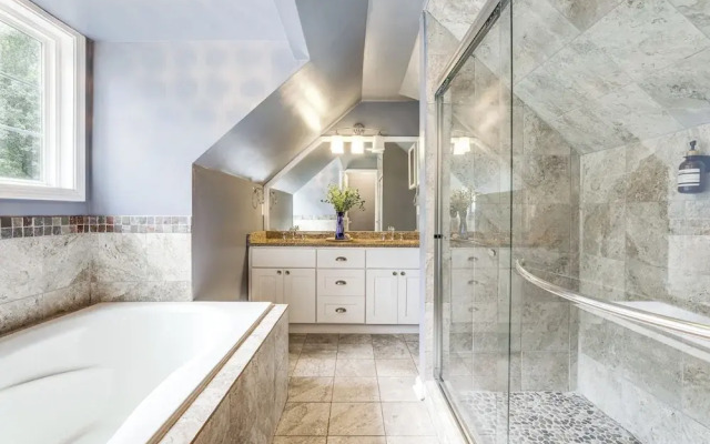 Pet-friendly Home w/ Hot Tub in Atlanta!