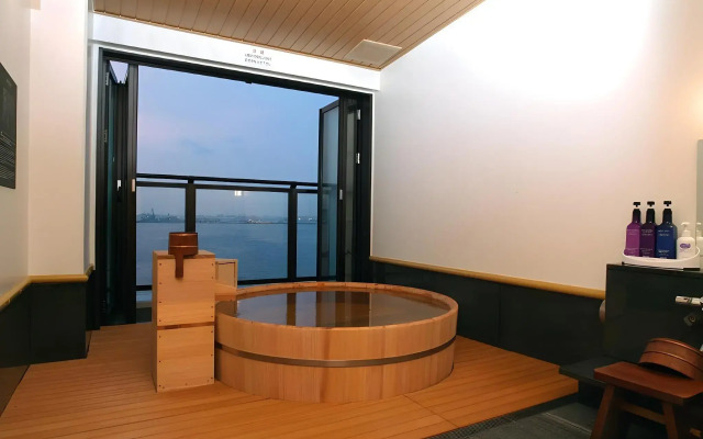 Yokohama Minamimirai Manyo-Club