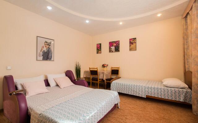 HomeHotel (ХоумХотел) на улице Краснодонцев 19 корпус 1