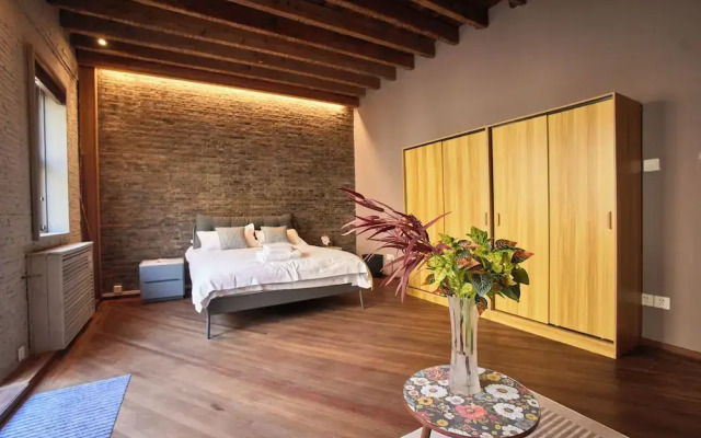 Book and Bed-Jingan Temple