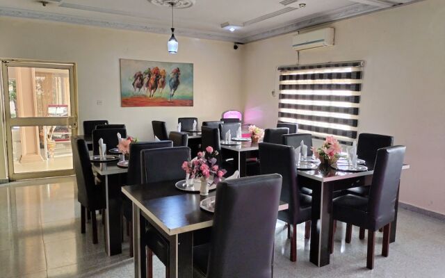 Steffan Hotel and Suites