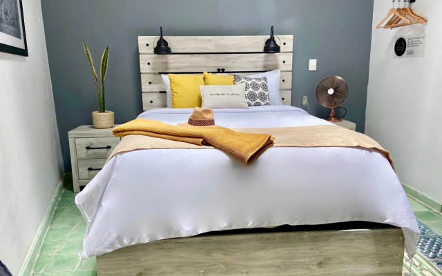 Casa 14 Hotel & Café