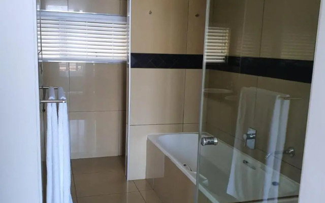 Accommodation Front - Gorgeous 4 Sleeper Beachfront Apartment