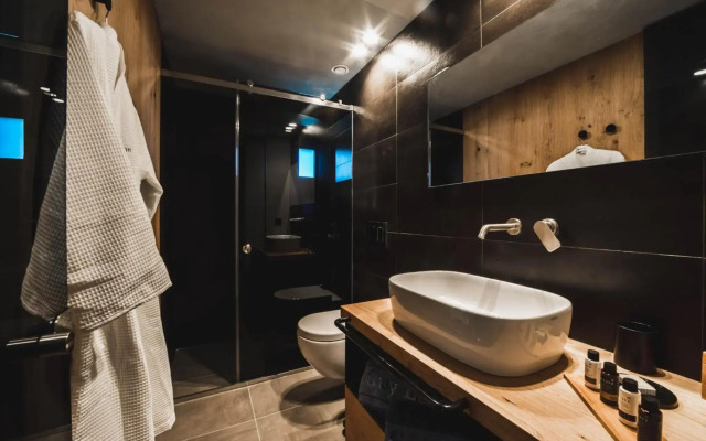Marquise Suites - Adults Only