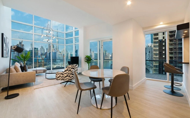 Spectacular Duplex Apt w Canal Views