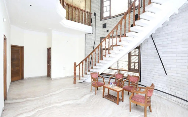 The Corner House By OYO Rooms