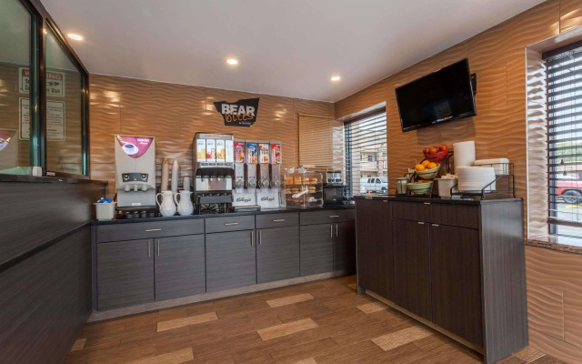 Travelodge by Wyndham South Hackensack