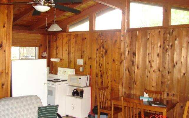 Sunnylea Resort & Cottages