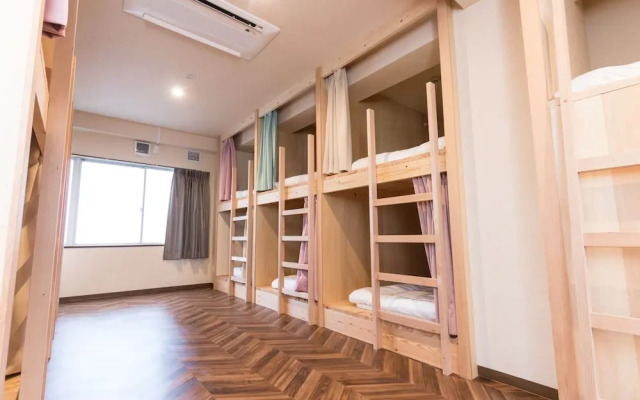 RED HELMET House＆Sports Bar Hiroshima - Hostel