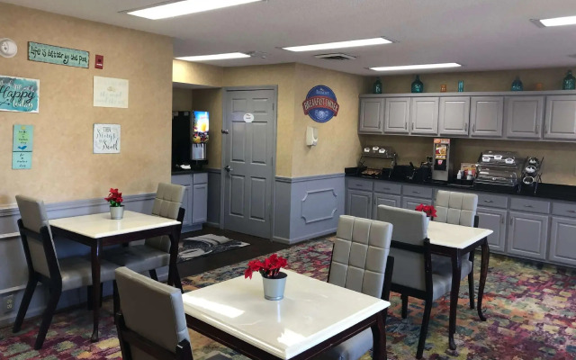 Baymont Inn & Suites - Roanoke Rapids