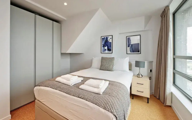 Sensational Two-bedroom Apartment in East London