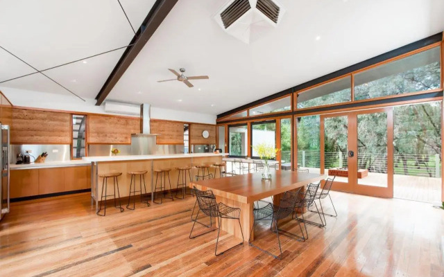 Elements - Echuca Holiday Homes
