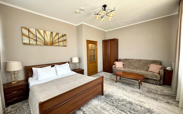 Golden Coast Hotel