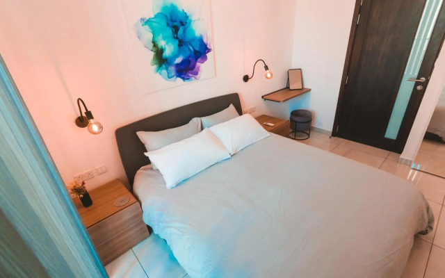 Ideal Location, Stylish 1BR Apartment with Free Parking