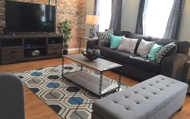 Cityscape I Sleeps 8