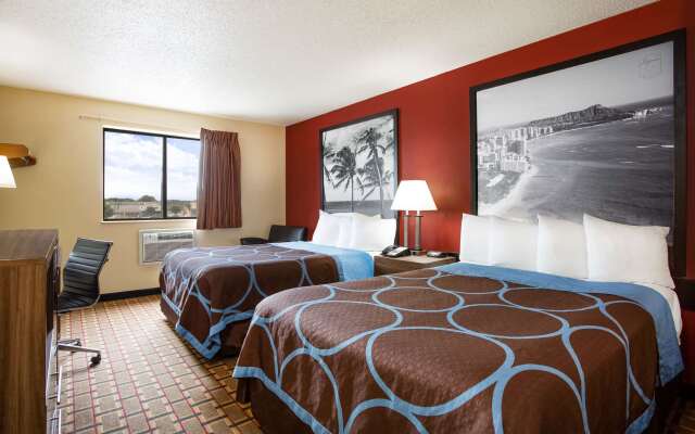 Super 8 by Wyndham Chester/Richmond Area