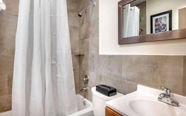 Downtown Hollywood Gardens Inn & Suites