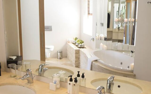 Feathers Boutique Hotel
